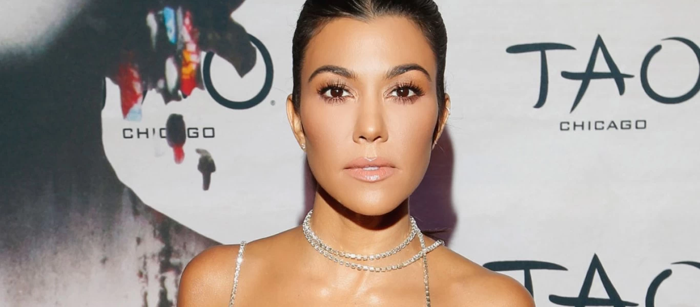 Kourtney Kardashian: Σάλος με το μπλουζάκι που αναγράφει «Χτύπα με και γ... με» (φώτο)